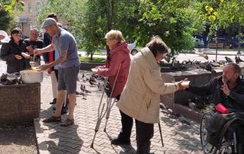Субботнее кормление бездомных людей